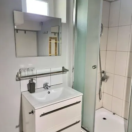 Apartment Simple Near Hockey & Football Arena Bratislava