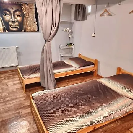 Simple Near Hockey & Football Arena Apartment